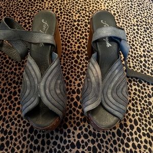 FANTASTIC FREE PEOPLE WOODEN HEEL PLATFORM SANDALS SZ 7.5